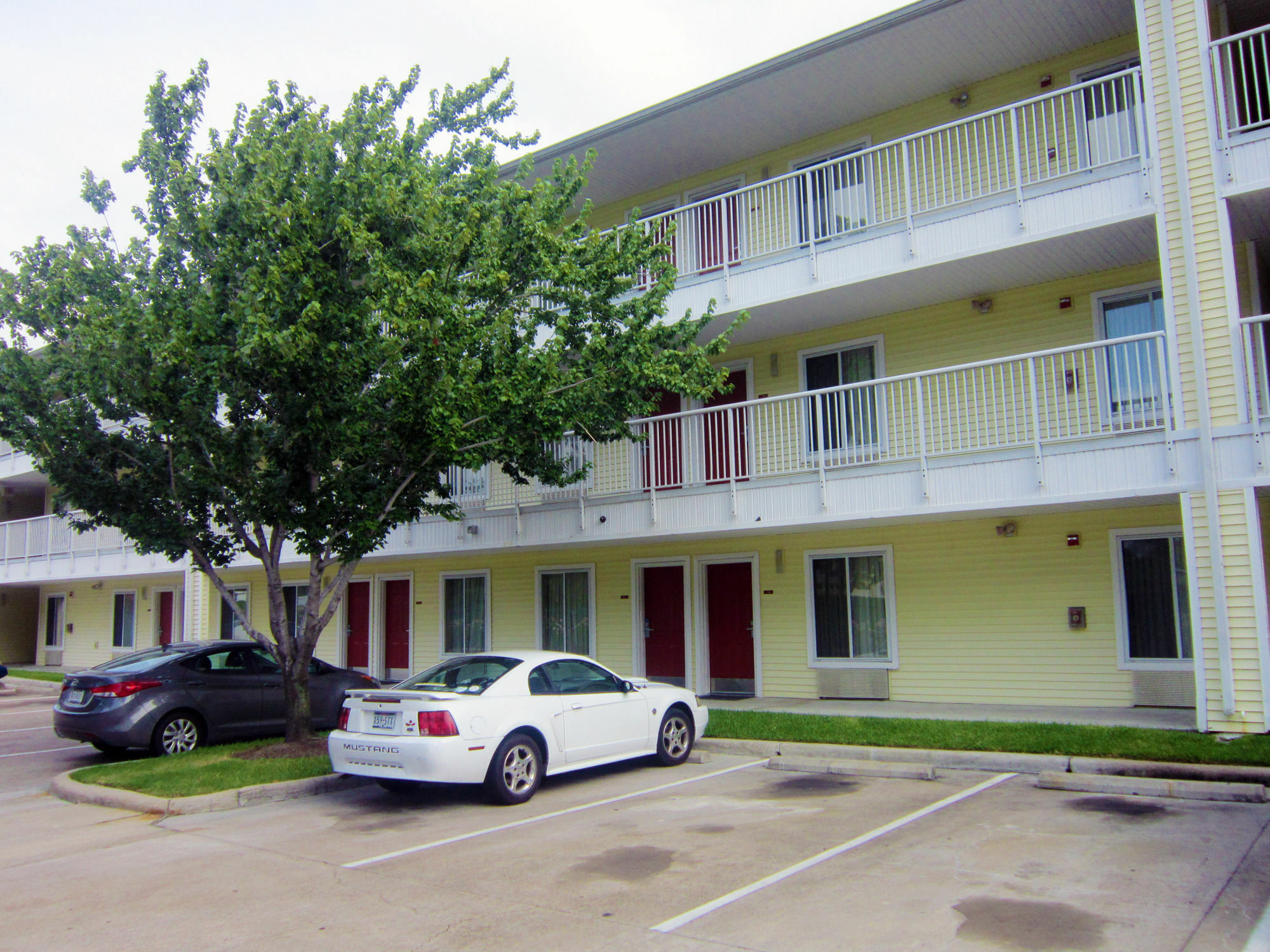 Hometowne Studios By Red Roof Houston - Northwest Екстер'єр фото